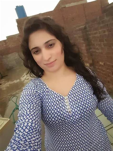 Meet Faisalabad Beautiful Women